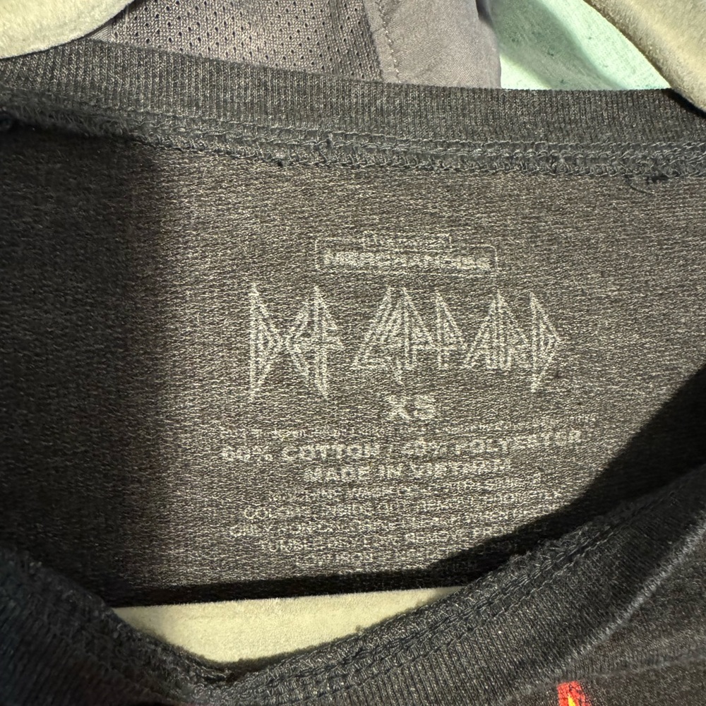 Def Leppard pullover - Picture 3 of 3